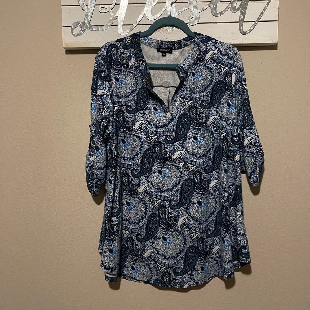 Othyroce- blue quarter sleeve paisley Stretch blouse